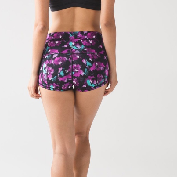 Lululemon Athletica Shorts Wunder Shorts 2" Midnight Bloom SZ 4 - Picture 3 of 4